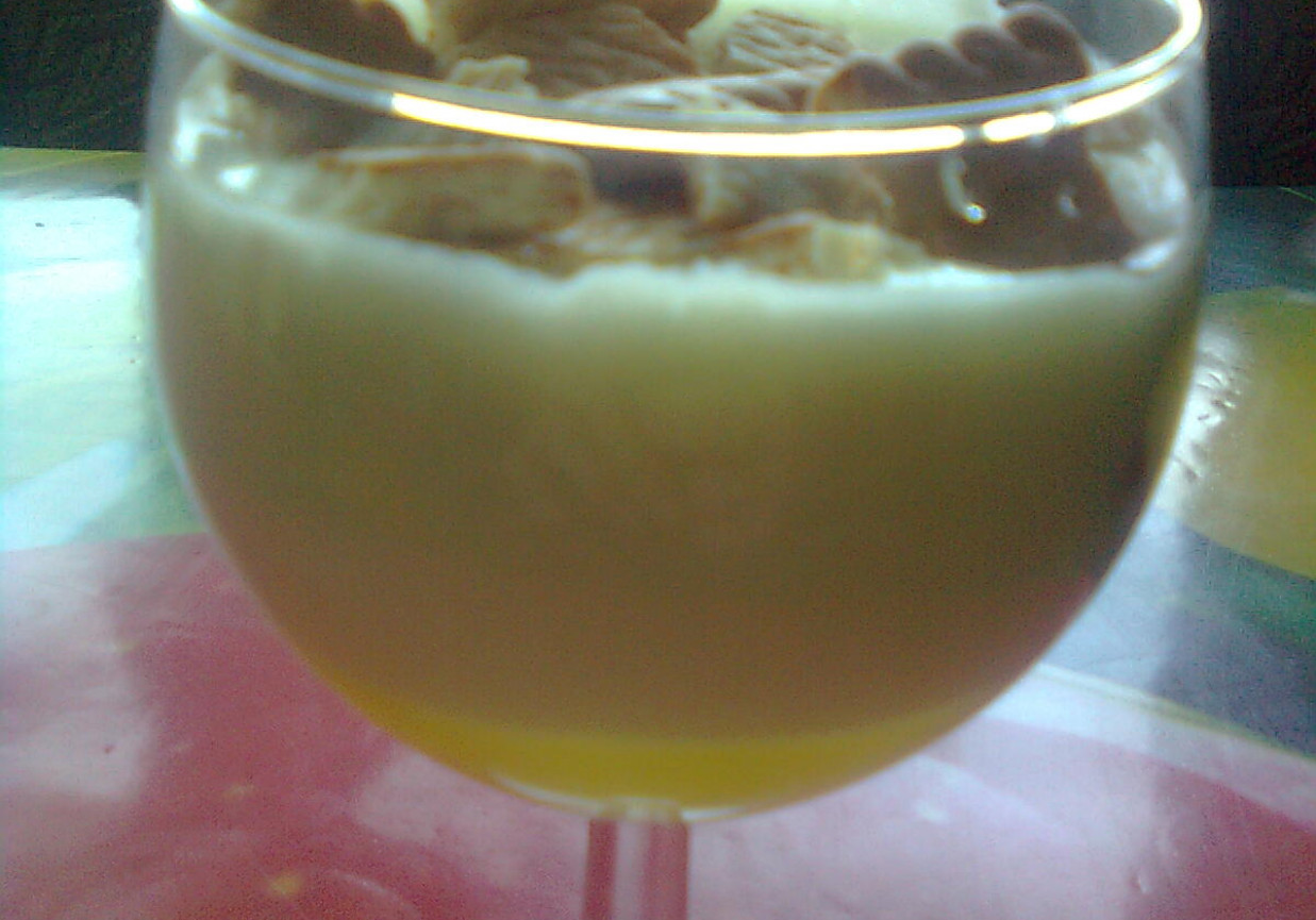 Deserek cytrynowy z herbatnikami foto