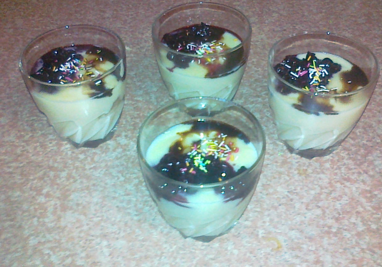 Deserek pudding-owy z dżemem z figi foto