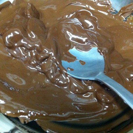 Krok 4 - Deserowe czekoladki z malinowym ganache foto