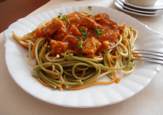 Fotografia przedstawiająca Diabelskie spaghetti trójkolorowe