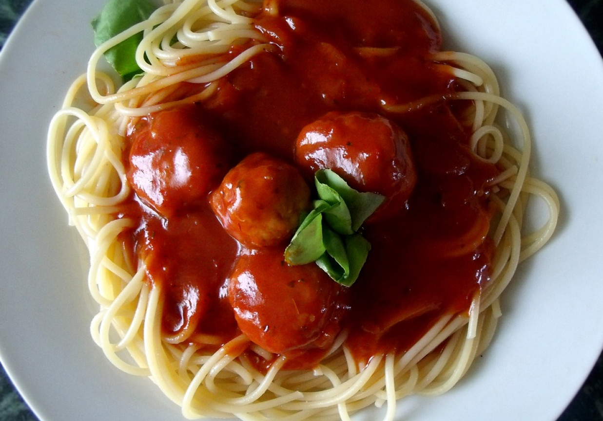 Diabelskie spaghetti z kulkami mięsnymi foto