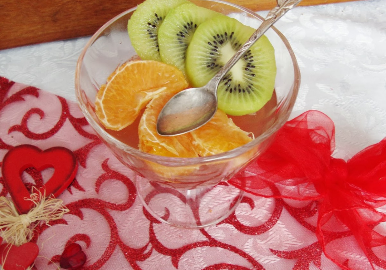 Dietetyczna herbaciana galaretka z owocami - deser bez cukru foto