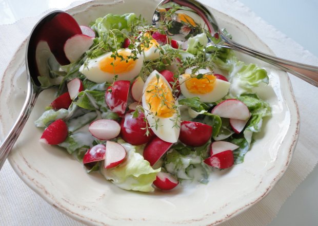 Fotografia przedstawiająca Dietetyczna sałatka z jajkiem
