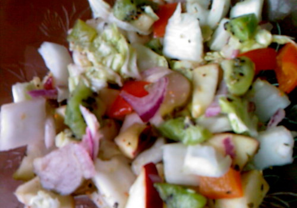 Dietetyczna salatka z kiwi foto