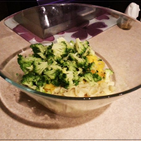 Krok 5 - Dietetyczna wersja sałatki z brokułami i makaronem foto
