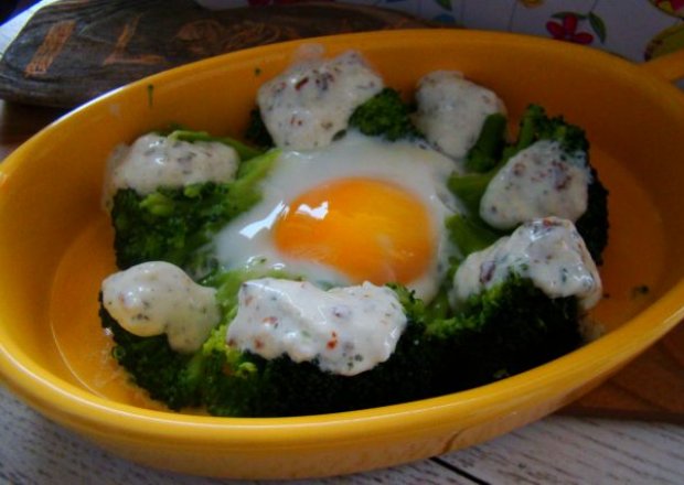 Fotografia przedstawiająca Dietetyczna zapiekanka z brokuła