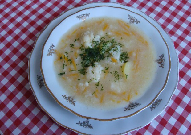 Fotografia przedstawiająca Dietetyczna zupa kalafiorowa
