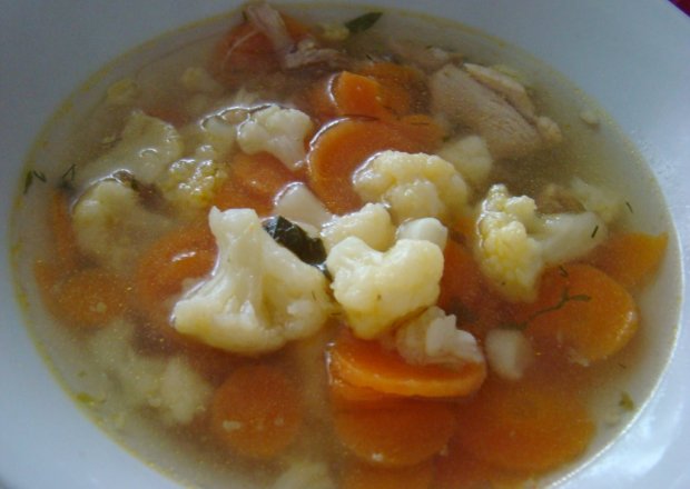 Fotografia przedstawiająca Dietetyczna zupa kalafiorowa