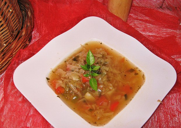Fotografia przedstawiająca Dietetyczna zupa kapuściana