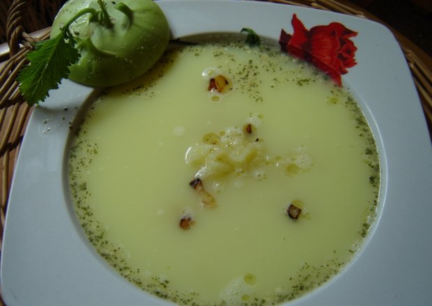Fotografia przedstawiająca Dietetyczna zupa z kalarepką