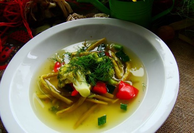 Fotografia przedstawiająca Dietetyczna zupka brokułowa z papryką