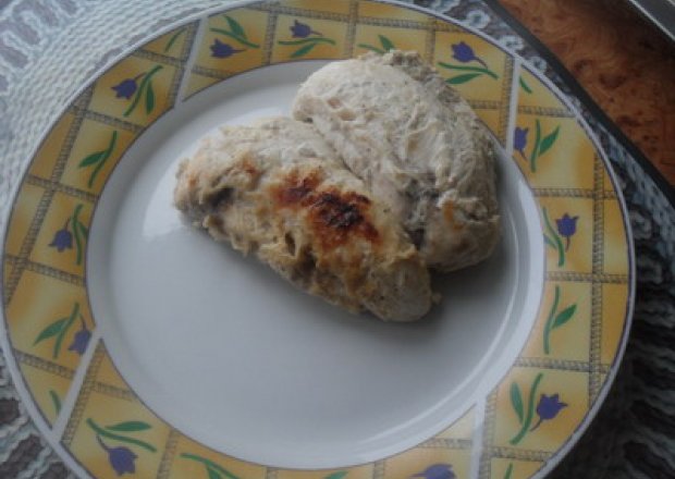 Fotografia przedstawiająca Dietetyczne danie-piersi z kurczaka w jogurtowej marynacie.