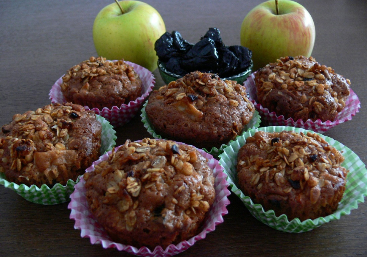 Dietetyczne jabłkowe muffinki ze śliwką foto