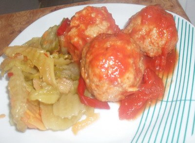 Fotografia przedstawiająca Dietetyczne pomidorowe pulpeciki.