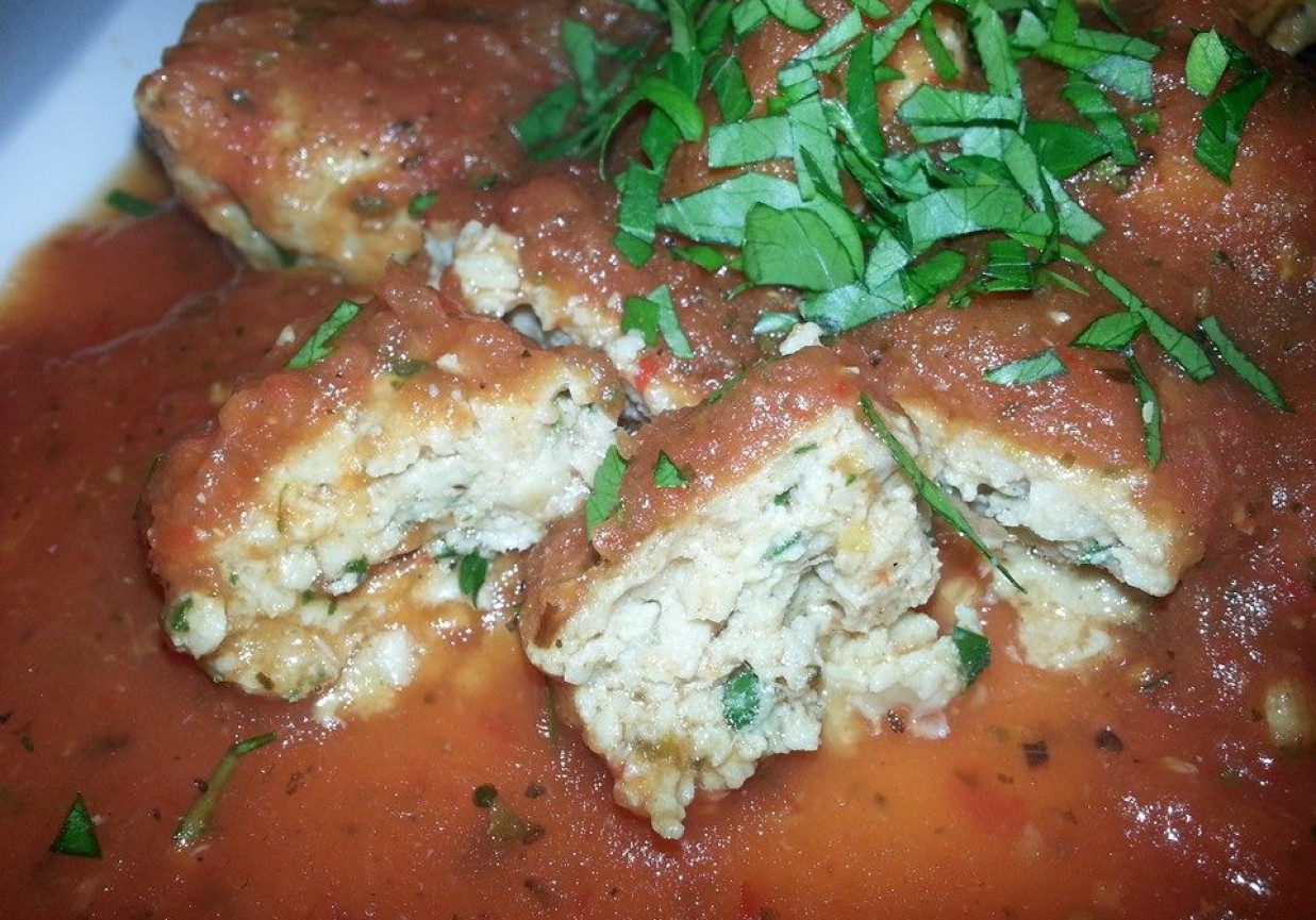 Dietetyczne pulpety w sosie pomidorowo- paprykowym. foto