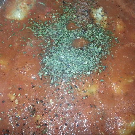 Krok 6 - Dietetyczne pulpety w sosie pomidorowo- paprykowym. foto