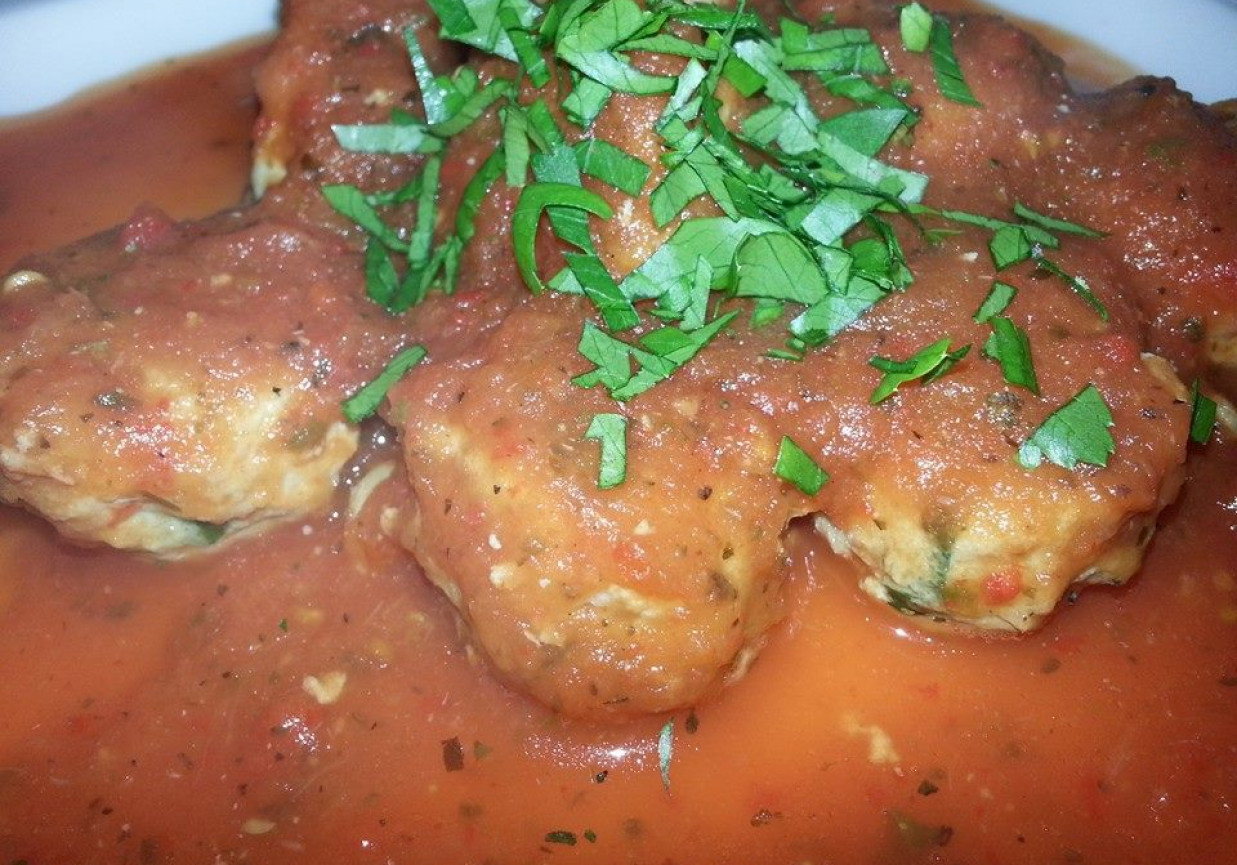 Dietetyczne pulpety w sosie pomidorowo- paprykowym. foto
