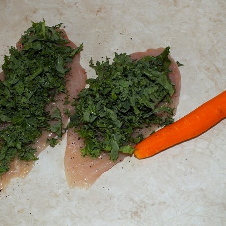 Krok 2 - Dietetyczne roladki z marchewką i jarmużem foto
