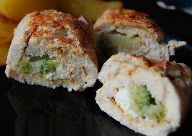Fotografia przedstawiająca Dietetyczne roladki z piekarnika z brokułem i serem