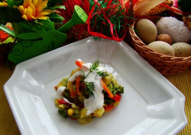 Fotografia przedstawiająca Dietetyczne warzywa z sosem czosnkowym