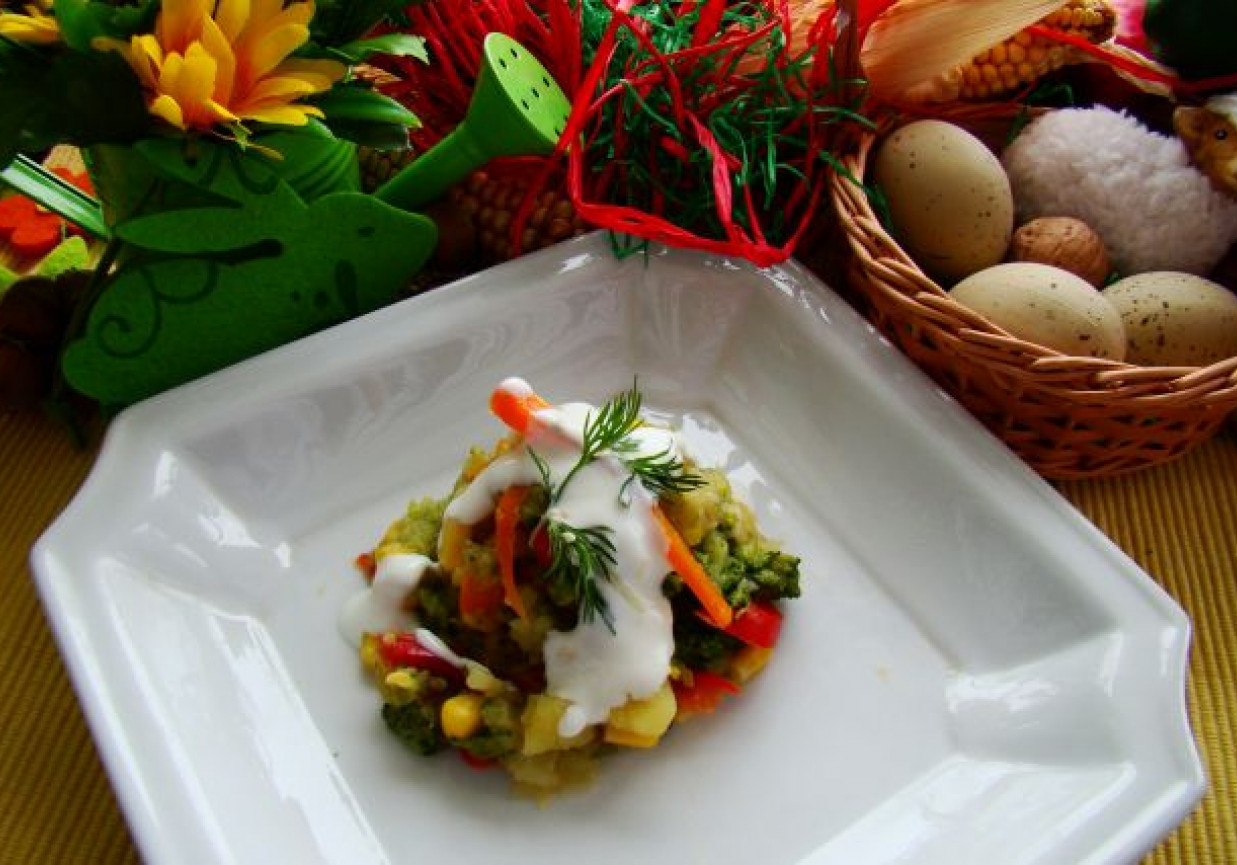 Dietetyczne warzywa z sosem czosnkowym foto