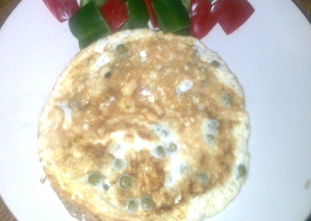 Fotografia przedstawiająca dietetyczny omlet z groszkiem :)
