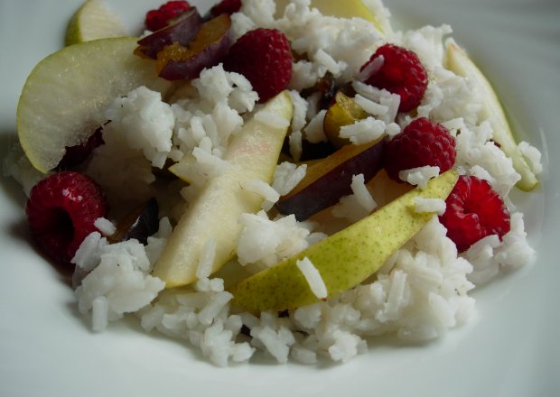 Fotografia przedstawiająca Dietetyczny ryż z owocami