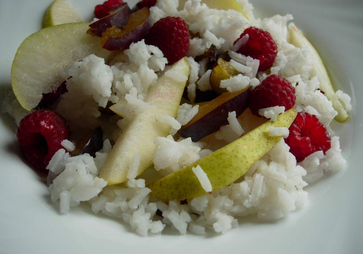 Dietetyczny ryż z owocami foto