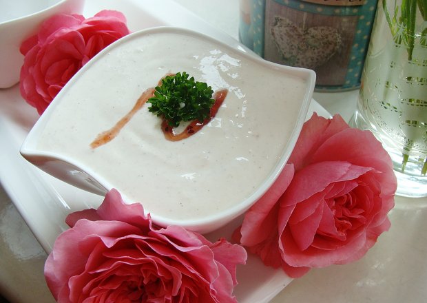 Fotografia przedstawiająca Dip jogurtowo-chrzanowy