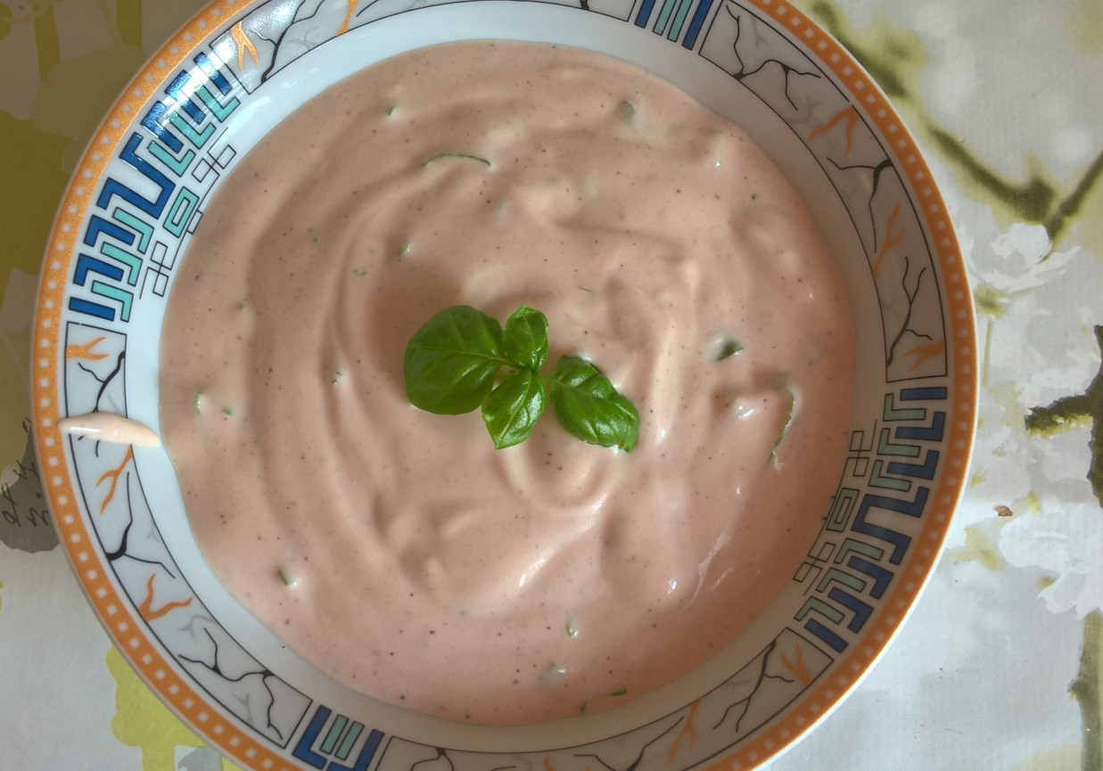 Dip jogurtowo-ketchupowy z bazylią foto
