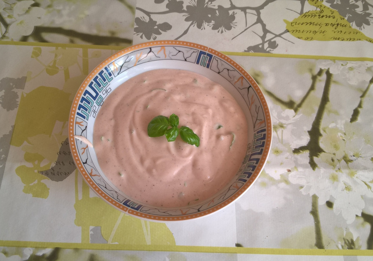 Dip jogurtowo-ketchupowy z bazylią foto