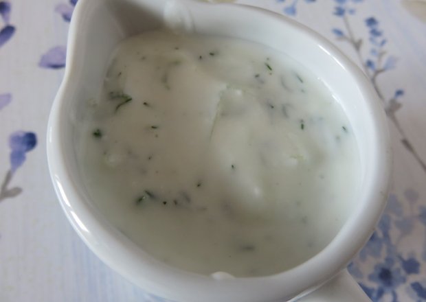 Fotografia przedstawiająca Dip jogurtowo - koperkowy