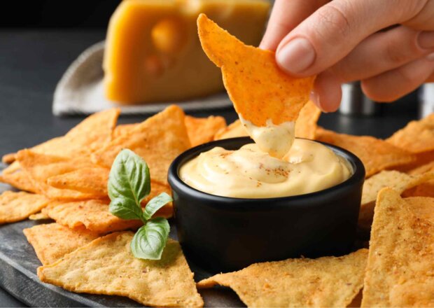 Fotografia przedstawiająca Dip serowy do nachos