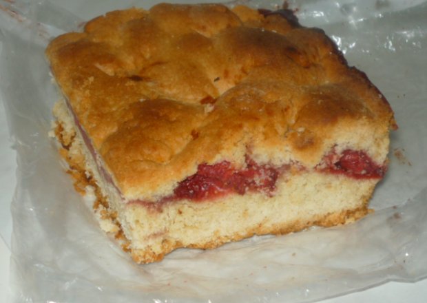 Fotografia przedstawiająca Dobre ciasto z wiśniami