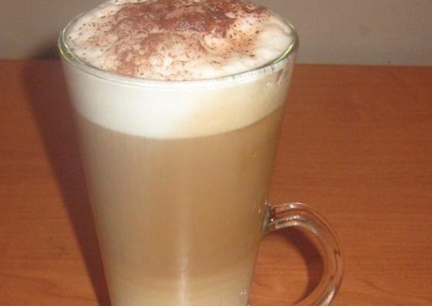 Fotografia przedstawiająca Domowa caffe latte