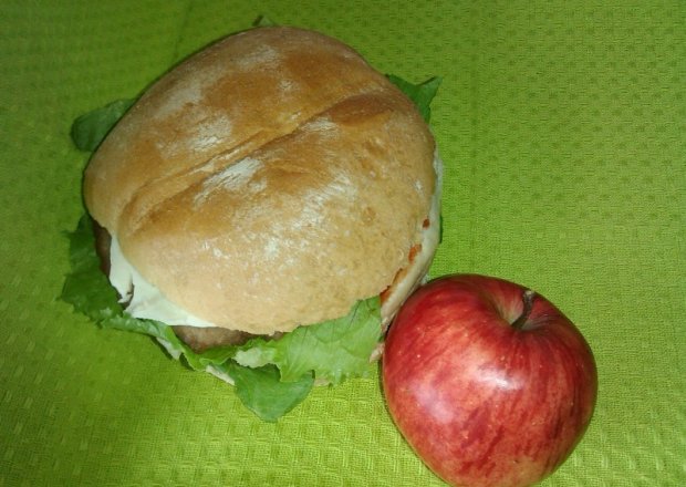 Fotografia przedstawiająca Domowa kanapka ala big mac