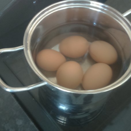 Krok 1 - Domowa pasta jajeczna foto