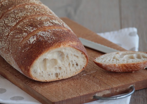Domowa piekarnia - czerstwy chleb foto