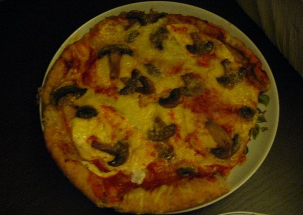 Fotografia przedstawiająca Domowa pizza dla leniuchów