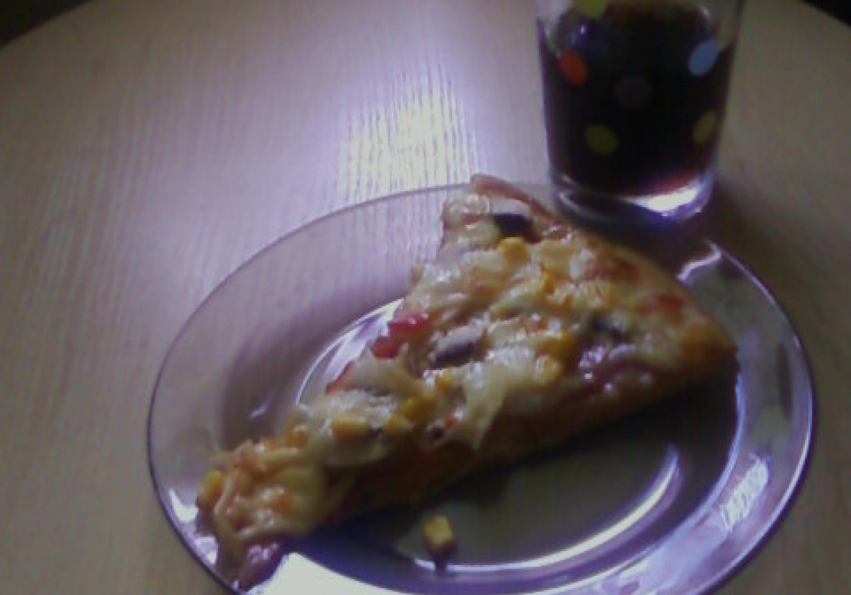 Domowa pizza dla twardzieli :) foto