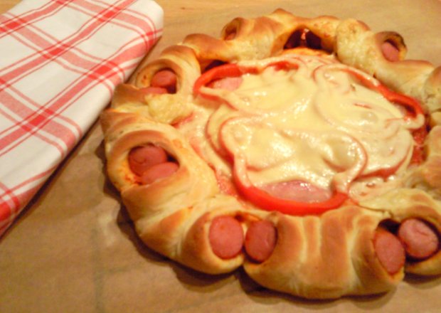 Fotografia przedstawiająca Domowa pizza korona