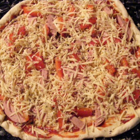 Krok 4 - Domowa pizza na cienkim spodzie foto