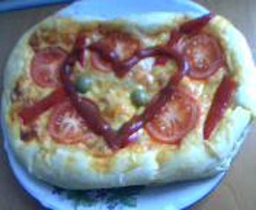 Fotografia przedstawiająca Domowa pizza wegetariańska