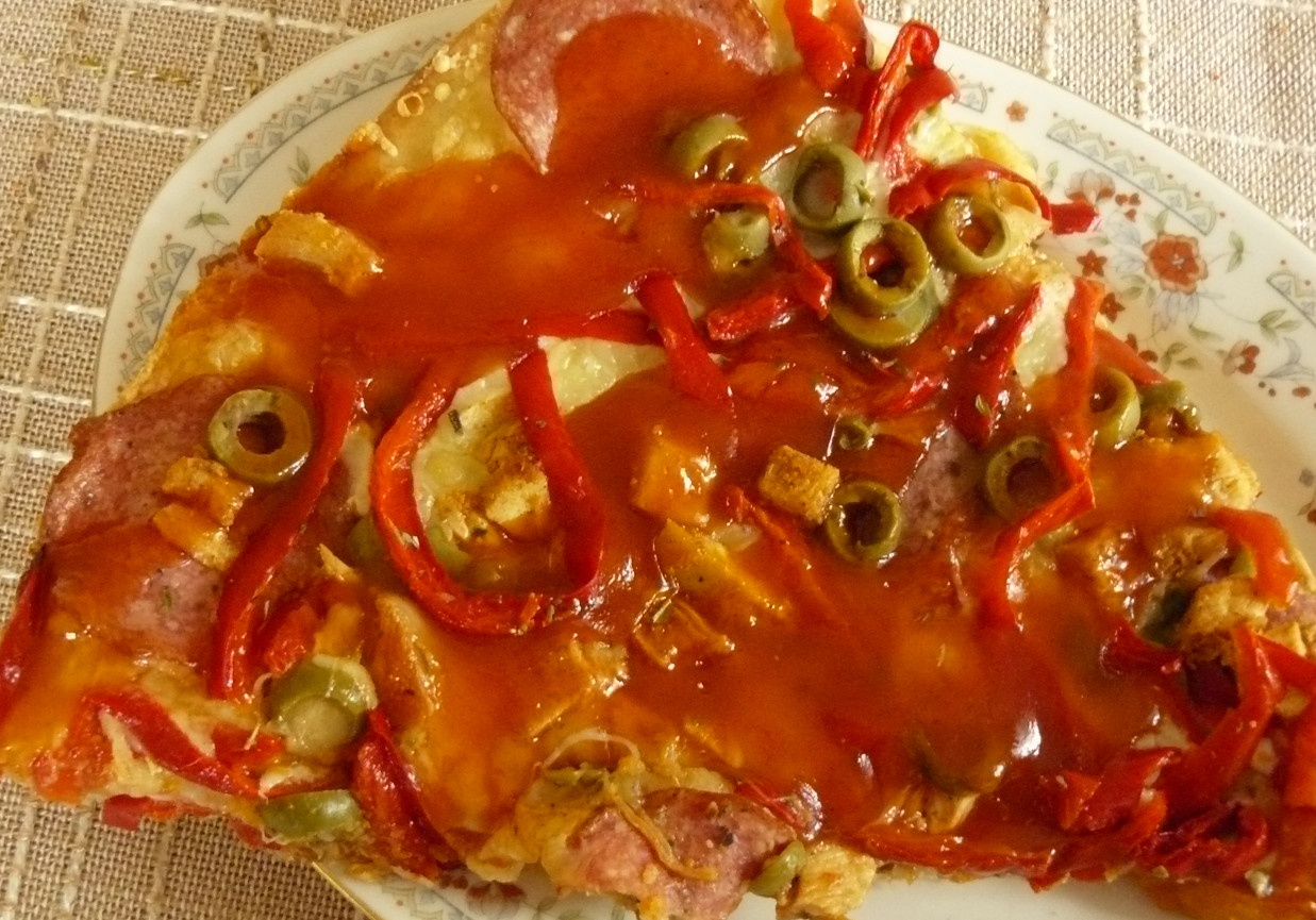 Domowa pizza włoska foto