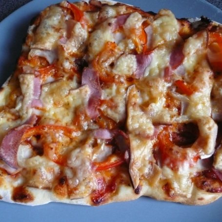 Krok 3 - Domowa pizza z dwoma rodzajami szynki foto