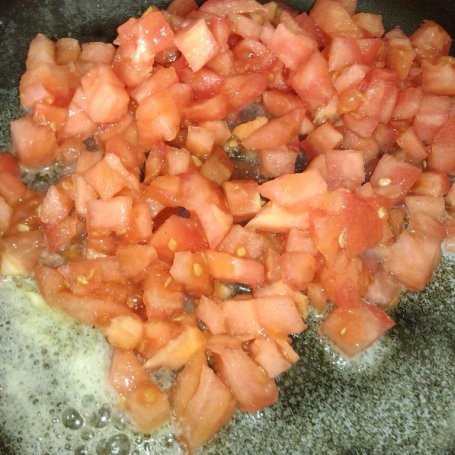Krok 4 - Domowa pomidorowa z duszonymi pomidorami  foto