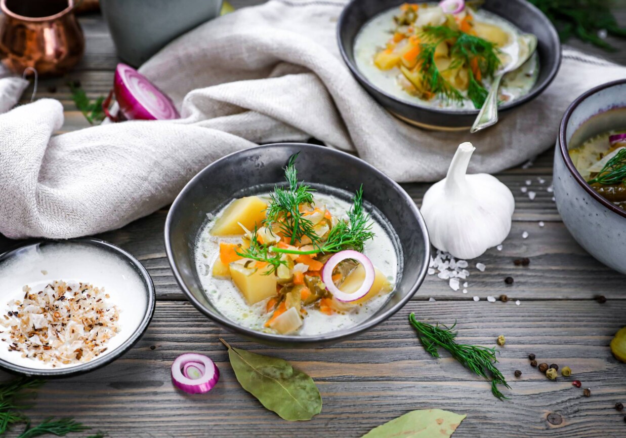 Domowa zupa ogórkowa foto