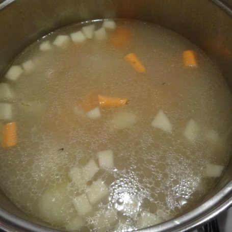 Krok 2 - Domowa zupa ogórkowa foto