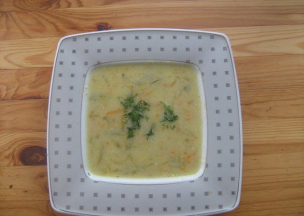 Fotografia przedstawiająca Domowa zupa ogórkowa