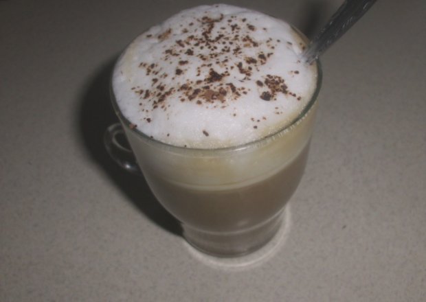 Fotografia przedstawiająca domowe cappuccino